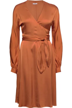 2nd Day 2Nd Serene - Fluid Satin Knælang Kjole Orange