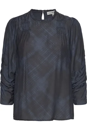 Munthe Tumus Navy