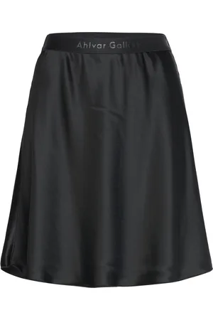 Ahlvar Gallery Hana Short Satin Skirt Black