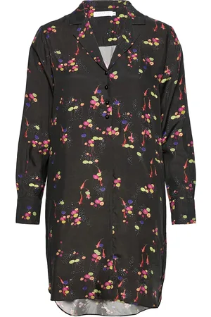 Coster Copenhagen Dress In Carp Print W. Revert Detai Black