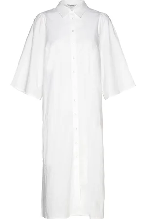 mbyM Akoto-M White