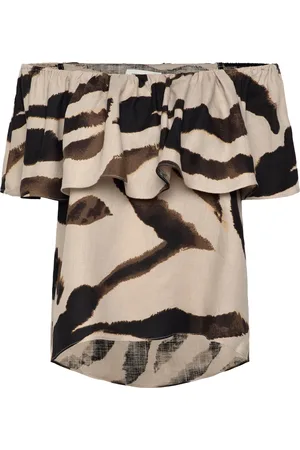 Copenhagen Muse Cmnatuli-Blouse Is An Off-Shoulder Blouse In A Light Material Of 100% Linen That Beige