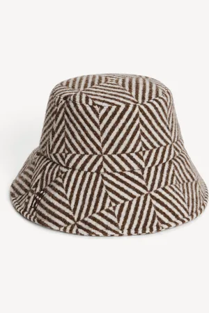 By Malene Birger Piovaso uldhat