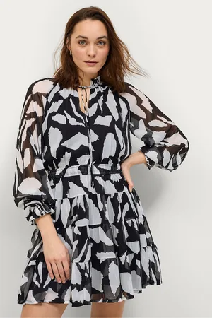 ELLOS Kort chiffon kjole med mod