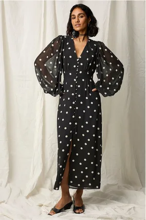 JOELLE Maxi kjole i chiffon med knaplukning