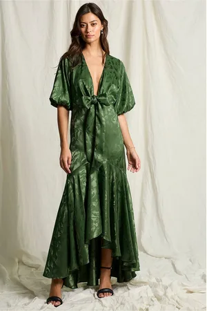 JOELLE Maxi kjole i satin med justerbar ringning