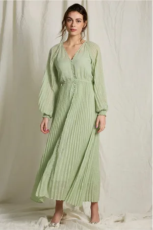 JOELLE Plisseret maxi kjole i chiffon med knaplukning