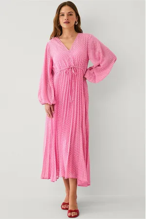 ELLOS Plisseret kjole i dobby-chiffon
