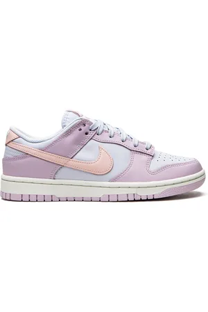 Nike Dunk Low sneakers