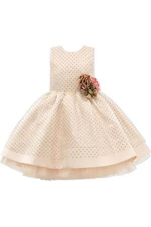 Tulleen Kjole med blomstret broche og a-snit