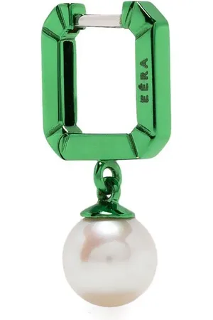 Eera Huggie-ørering i 18 karat hvidguld med emalje og perle