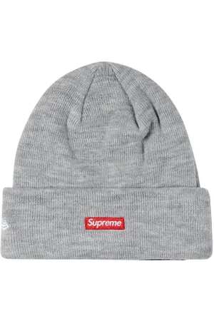 Supreme Hue med New Era S-logo
