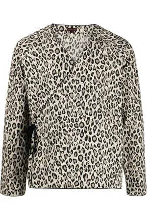 CLOT Skjorte med leopardtryk og V-hals
