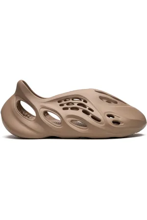 adidas YEEZY Foam Runner Clay Taupe sneakers