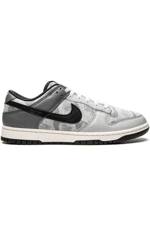 Nike Dunk Low sneakers