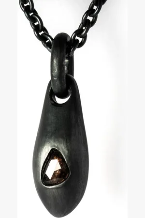 PARTS OF FOUR Chrysalis halskæde med vedhæng