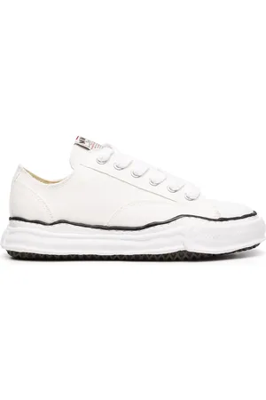Maison Mihara Yasuhiro Sneakers med kontrastfarvede snøre