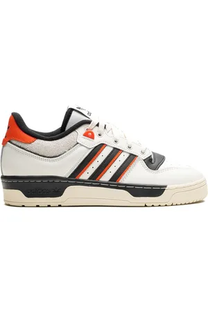 adidas Sneakers med snøre og stribet logo
