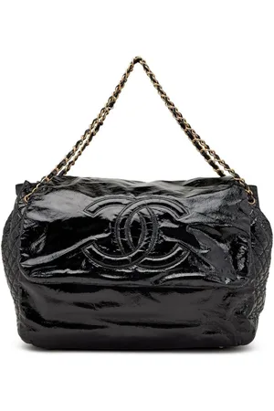 CHANEL 2006 Jumbo skuldertaske med flaplukning og CC-syninger