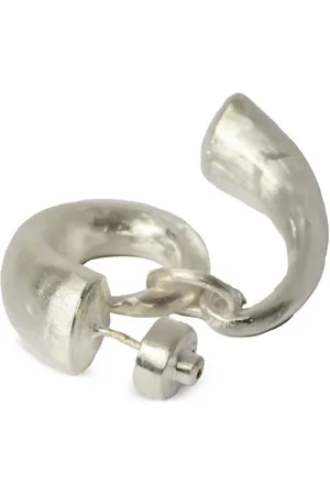 PARTS OF FOUR ørering i sterlingsølv med horn-vedhæng