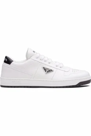 Prada Sneakers med snøre og logoplade