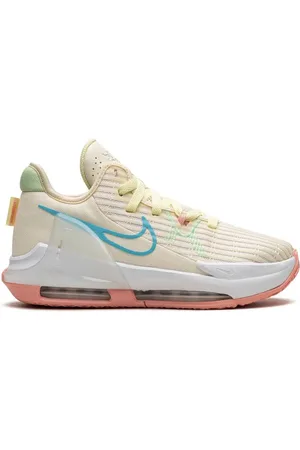 Nike Witness VI 