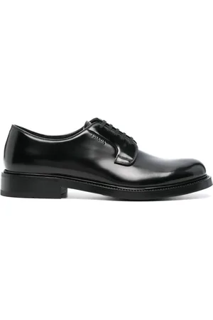Prada Oxford-sko med præget logo og læder