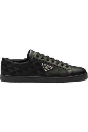 Prada Sneakers med trekantet logo og snøre