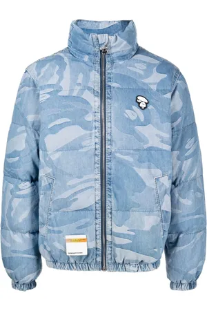 A Bathing Ape Dunjakke med kamuflagetryk og logomærke