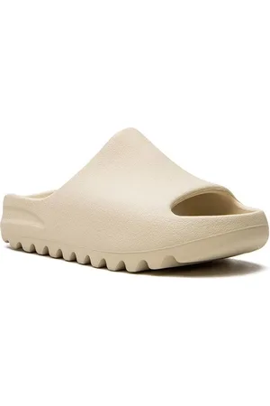 adidas Yeezy Bone sandaler