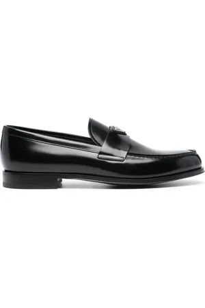 Prada Loafers i læder med trekantet logo i emalje