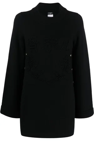 CHANEL Strikket kjole med broderet CC-motiv fra 2010