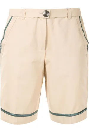 CHANEL 2008 shorts med CC-knapper