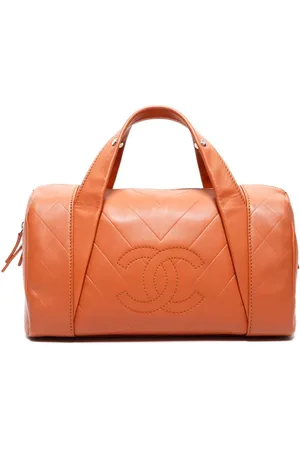 CHANEL Chevron-quiltet rejsetaske med CC-logo fra 2005