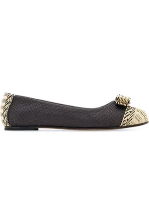 Salvatore Ferragamo Varina ballerinaer i bast