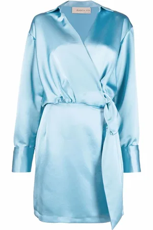 BLANCA Slå om-stil kjole i satin-effekt