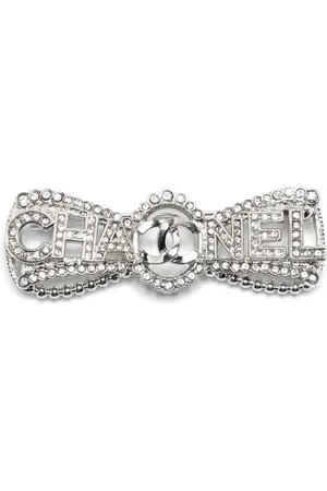 CHANEL 2000 CC broche med rhinstenudsmykning