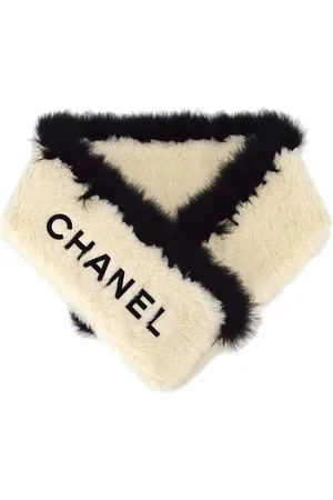 CHANEL Sjal med broderet logo og børstet effekt fra 1990-2000