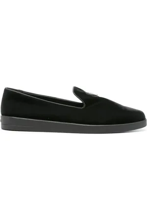 Prada Loafers i velour med emalje-trekantet logo