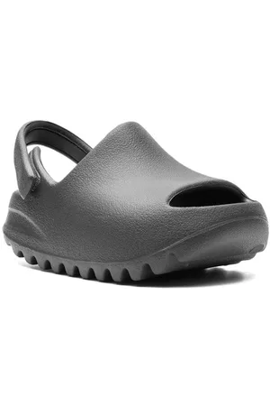 adidas Yeezy Infant "Dark Onyx" sandaler