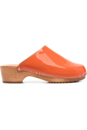FIGURE DECORATIVE Skinnende mules