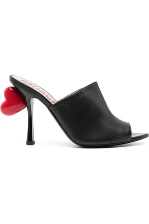 Moschino 100mm pumps i læder og hjertedetalje