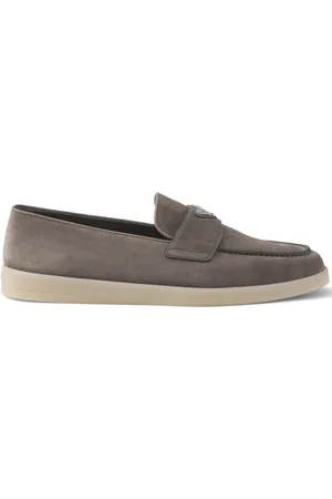 Prada Loafers i ruskind med emalje-trekantet logo