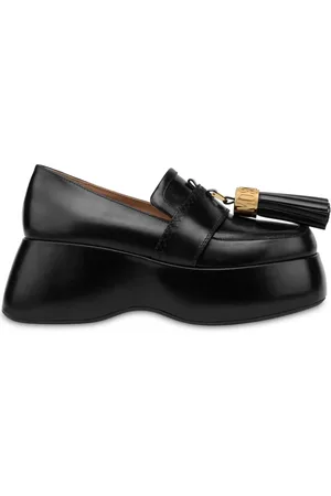 Moschino Loafers i læder med kvast-vedhæng