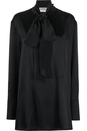 Jil Sander Bluse med bånd i halsen og satin-finish
