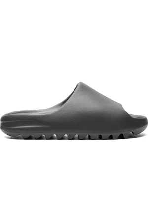 adidas "Dark Onyx" sandaler