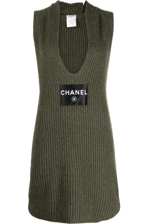 CHANEL ærmeløs kjole med logomærke fra 2008