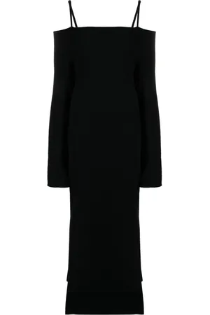 Nanushka Lang Bibian kjole med off-shoulder-snit