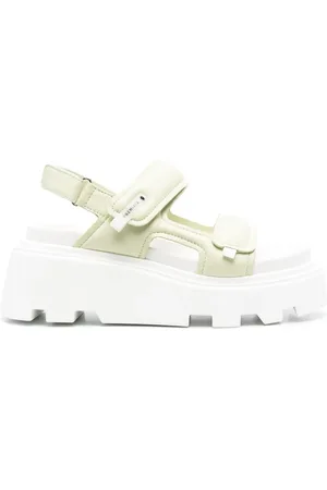 Premiata Sandaler med kraftig sål og stropper