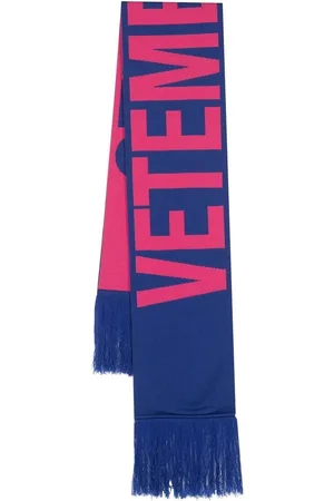 Vetements Intarsiastrikket tørklæde med frynser og logo